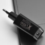 Crni USB Punjač 5V 1A – Adapter za Mobitel